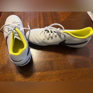 Nike Tiempo women’s soccer cleats size 10